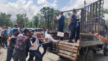 गण्डकीको मुख्यमन्त्री कार्यालयबाट समातिए आन्दोलनरत कर्मचारी